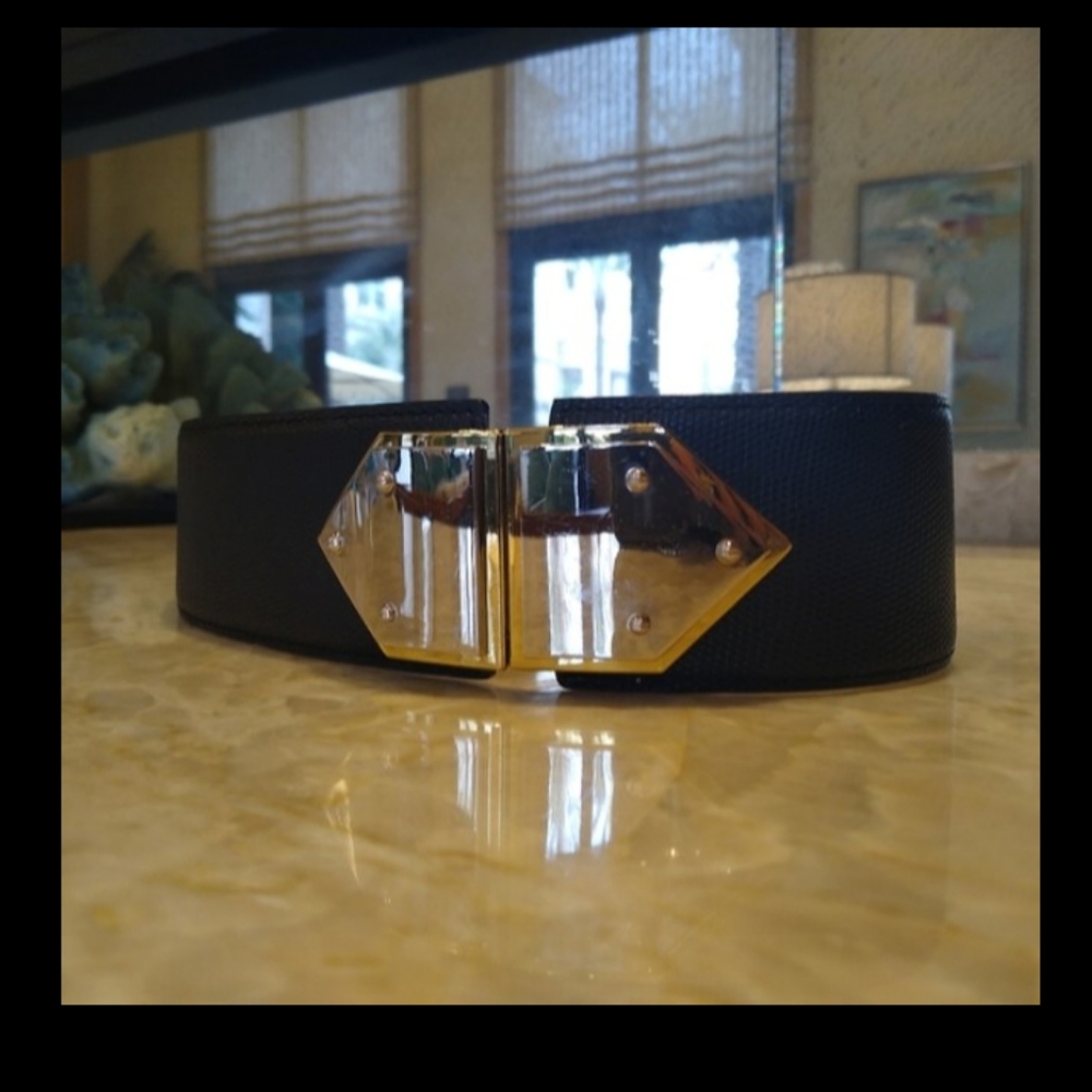 Stretchy black Express belt